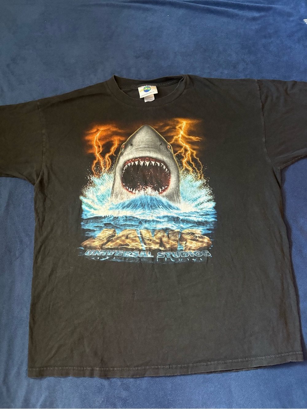 Vintage Y2K Universal Studios Jaws Graphic T-Shirt